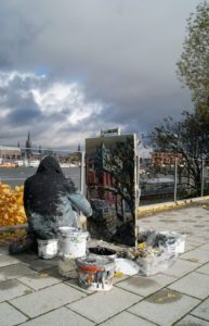 Künstler Christoph Lehmpfuhl malt die Elbphilharmonie