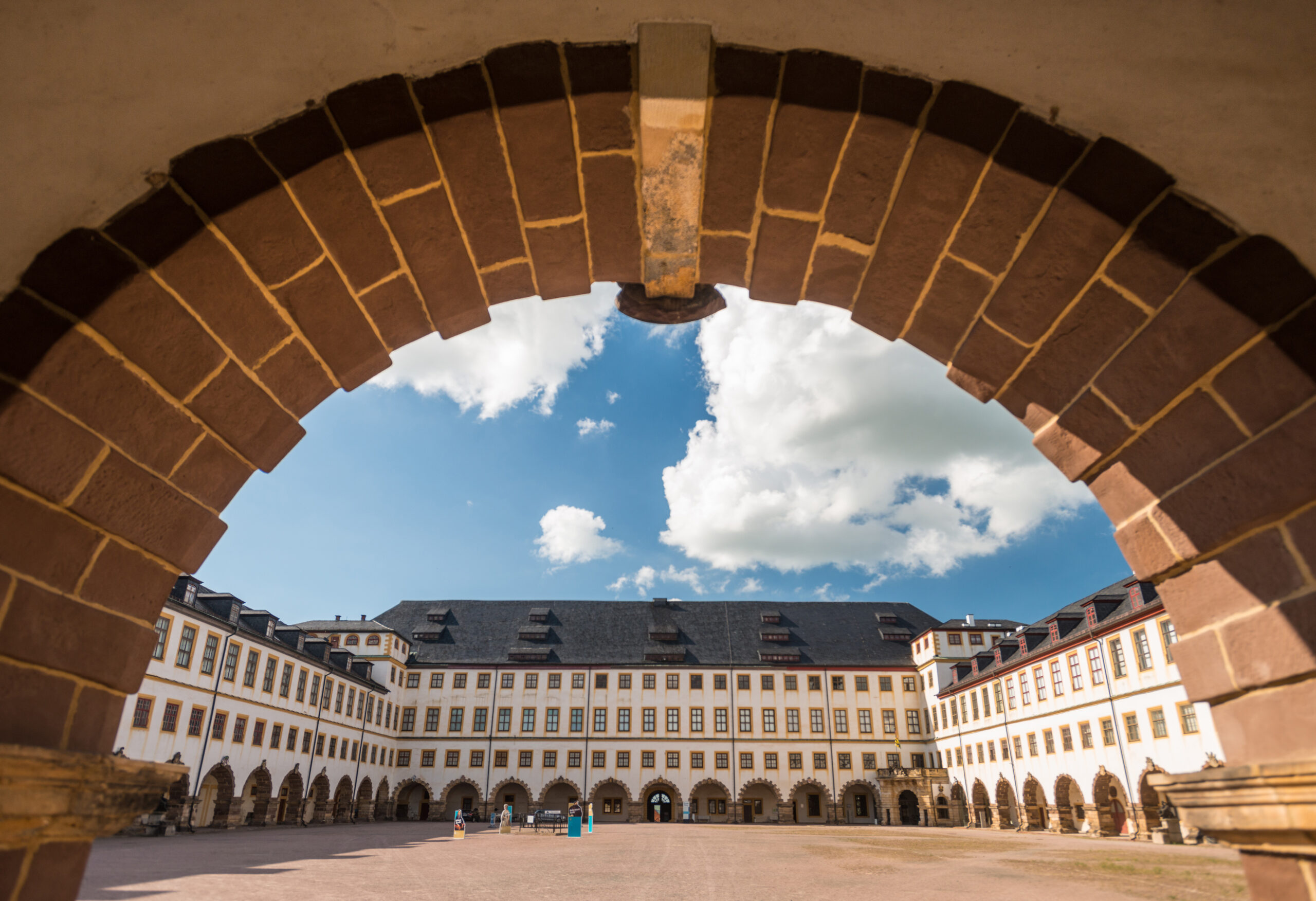 Jeden Sommer wird der Innenhof von Schloss Friedenstein in Gotha zum Austragungsort spektakulärer Open-Air-Konzerte © Dominik Ketz/Regionalverbund Thüringer Wald e.V.