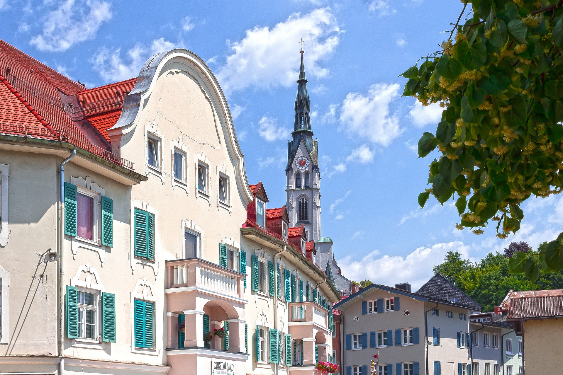 Lockt mit seiner pittoresken Altstadt zahlreiche Besucher an: Bad Tölz @ stux/Pixabay
