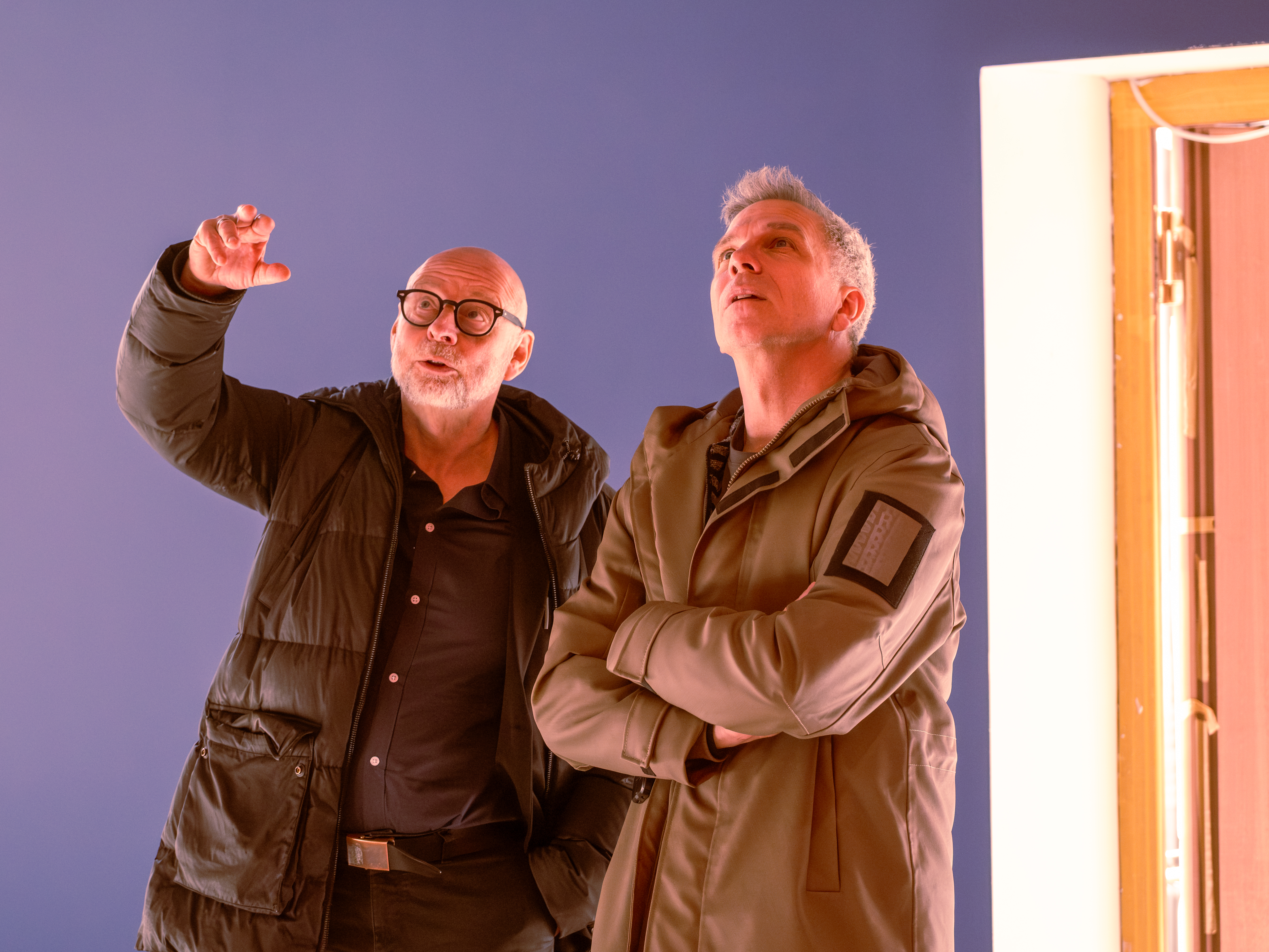 Dirk Kaftan (l.), Generalmusikdirektor der Stadt Bonn, und Architekt Steffen Göbel begehen die Beethovenhalle während der Sanierungsarbeiten © Tilmann Böttcher