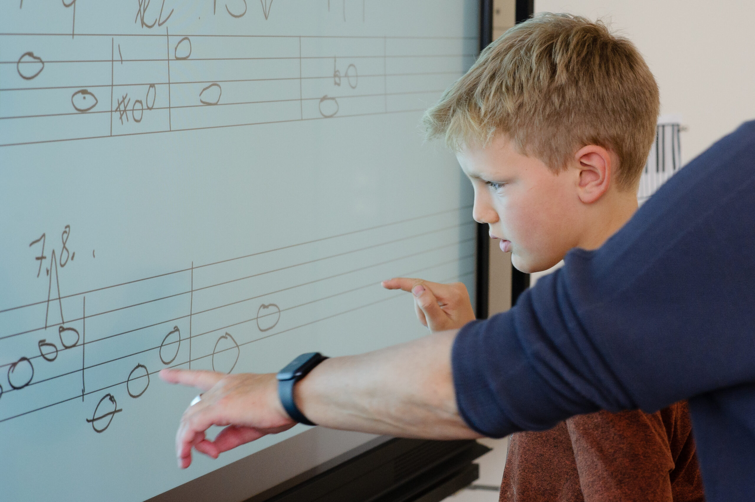 Auch musiktheoretische Grundlagen sind früh Teil des Unterrichts © Grit Dörre