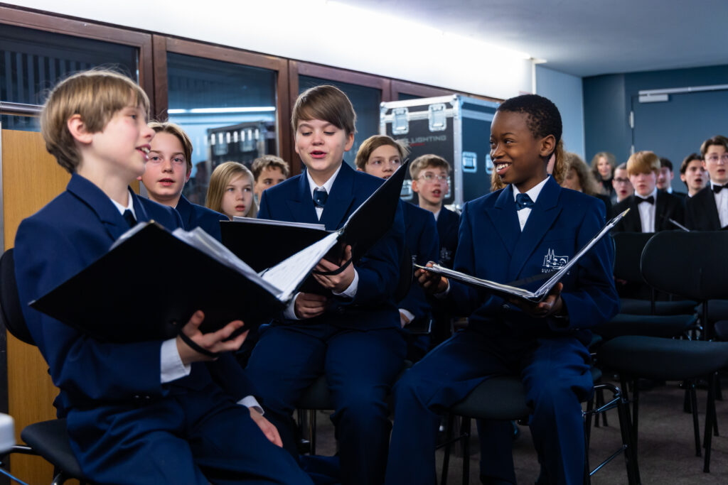 Die Regensburger Domspatzen sind auch hinter der Bühne eine eingeschworene Gemeinschaft © Michael Vogl